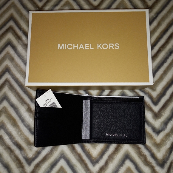 Michael Kors Cooper Leather Billfold Wallet - Picture 6 of 13